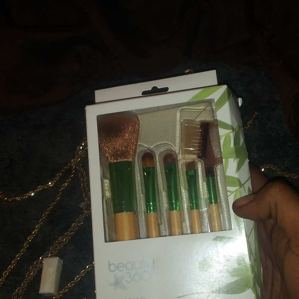 Bamboo makeup brushes unopened damaged package